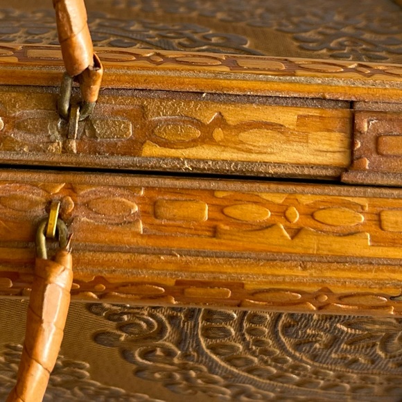 Vintage Boho Wooden Mandala Embossed Statement Handbag Purse Clutch - Picture 9 of 12